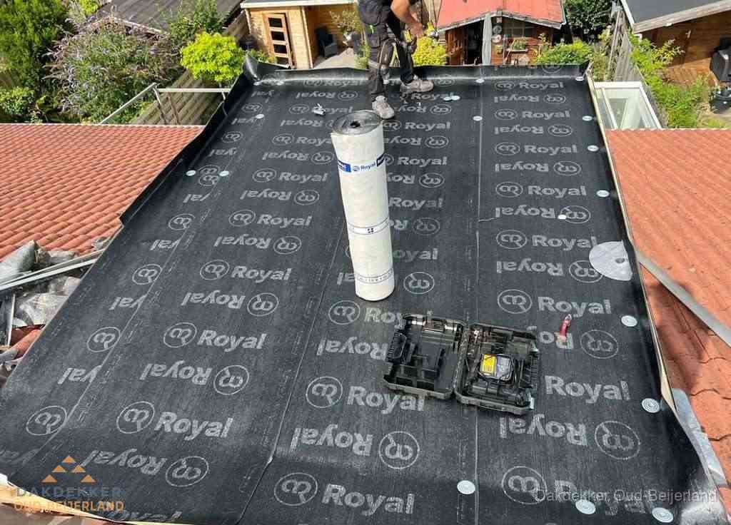 Dakrenovatie met Royal onderdak op plat dak in Oud-Beijerland
