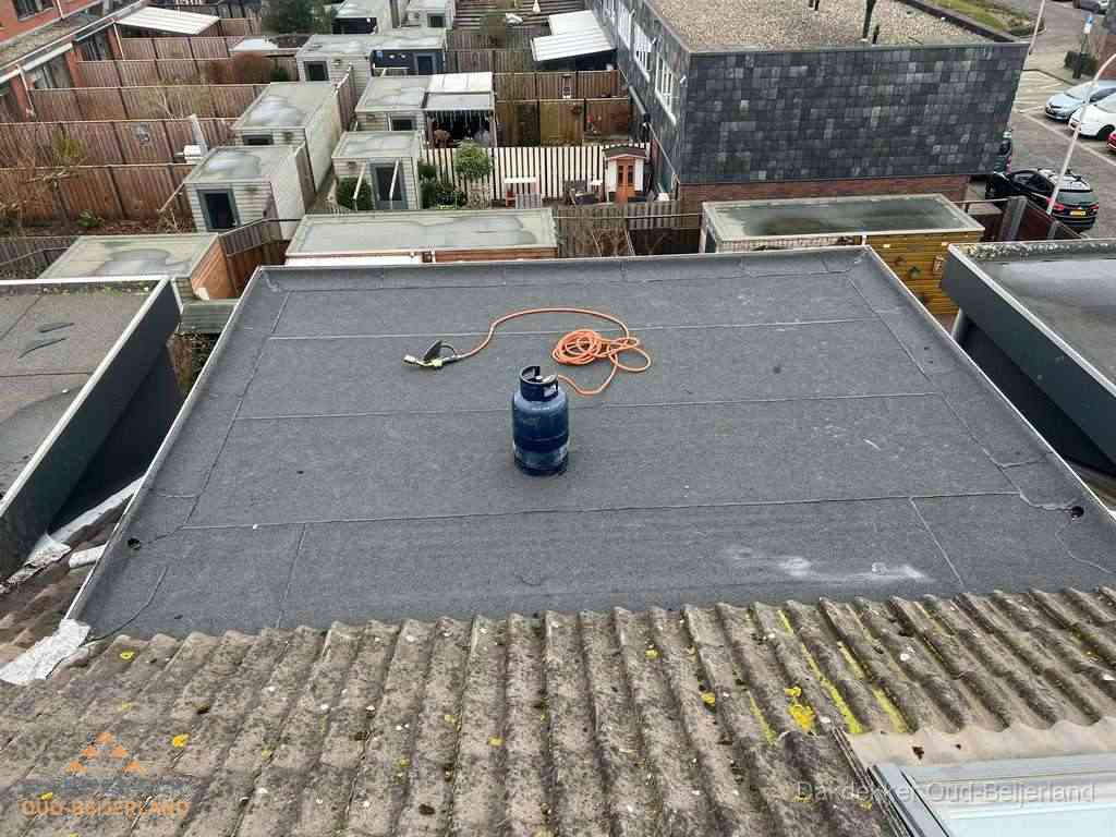 Dakreparatie plat dak met bitumen in Oud-Beijerland