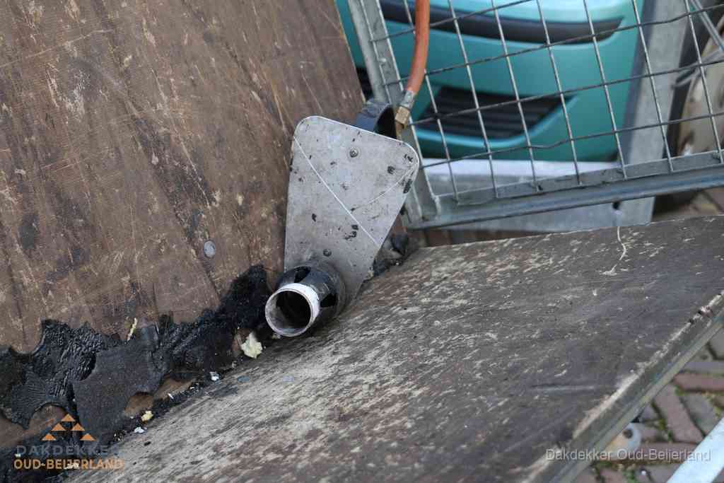 Dakdekkers gasbrander voor bitumen werkzaamheden in Oud-Beijerland Dakdekkers gasbrander voor bitumen werkzaamheden in Oud-Beijerland