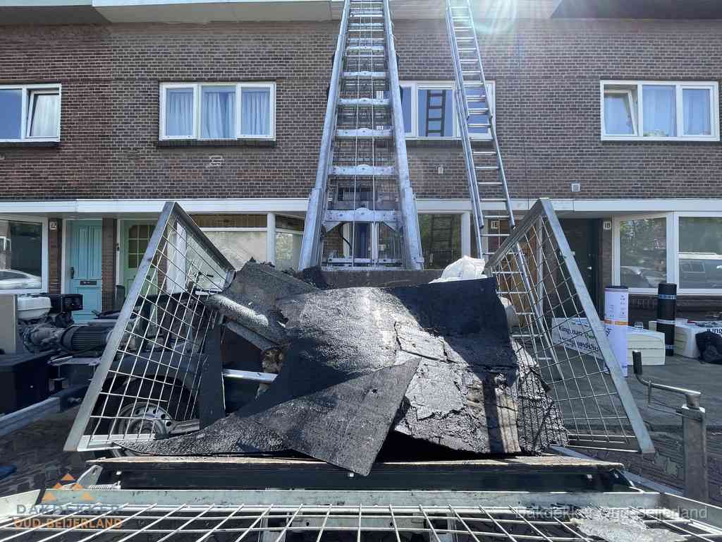 Kosten dakreparatie: dakschade aan flatgebouw in Oud-Beijerland Kosten dakreparatie: dakschade aan flatgebouw in Oud-Beijerland