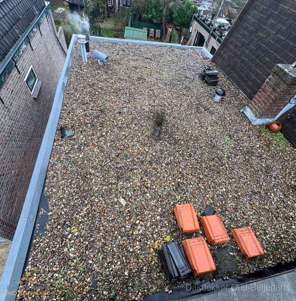 Plat dak met grindballast en dakdoorvoeren in Oud-Beijerland Plat dak met grindballast en dakdoorvoeren in Oud-Beijerland
