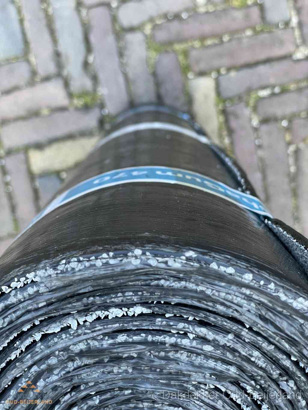 Rol bitumen dakleer met leislag voor plat dak in Oud-Beijerland Rol bitumen dakleer met leislag voor plat dak in Oud-Beijerland